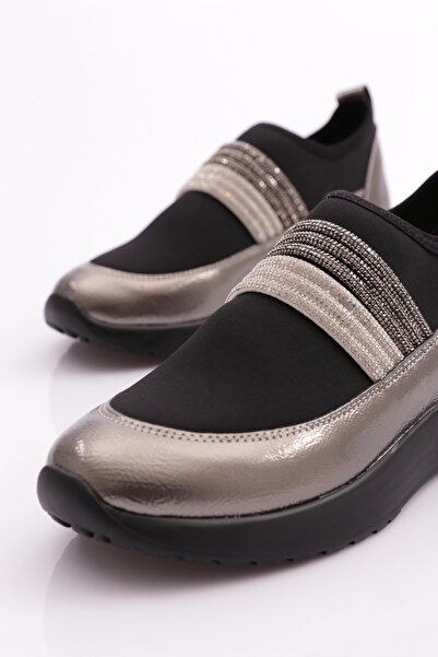 DGN Kadın Üstü Taşlı Sneaker Ayakkabı Platin Rugan Siyah 31635105