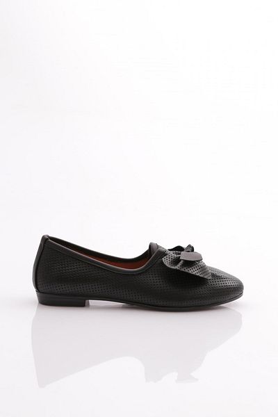 DGN 132 Model Women's Ribbon Ballerinas