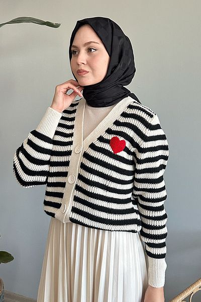InStyle سترة تريكو إكرو مخططة على شكل قلب
