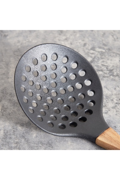 FACKELMANN Solid Nylon Skimmer with Wooden Handle
