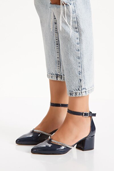 UYEGE MONTANA Serija Sa kamenim detaljima Ženske Cipele sa Špicastim Vrhovima...