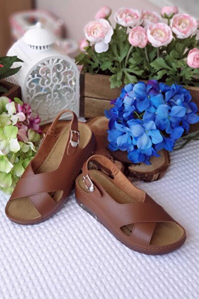 Neon Shoes صنادل نسائية يومية مريحة لتقويم العظام من Utari بكعب تشريحي ونعل تشريحي