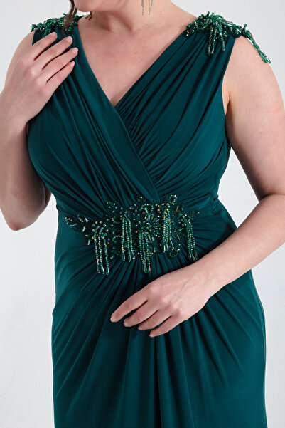 Lafaba Women's Emerald Green V-Neck Shoulders Stone Detail Large Size Long Evening Dress