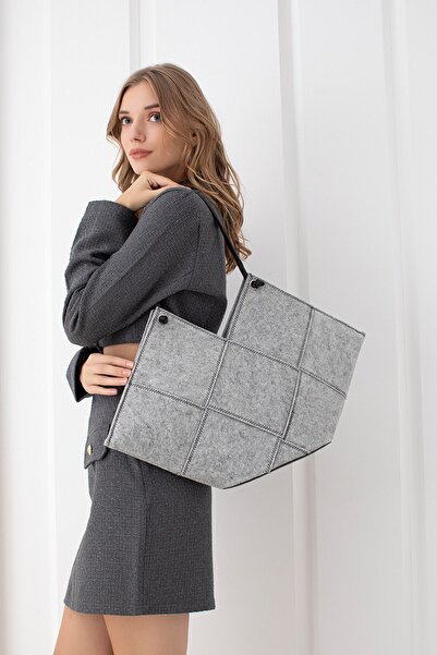 SHUBBAGS Kadın Gri Tek Gözlü Sabit Askılı Yarım Üçgen Astarlı Keçe Kumaş Omuz Çantası Günlük Çanta