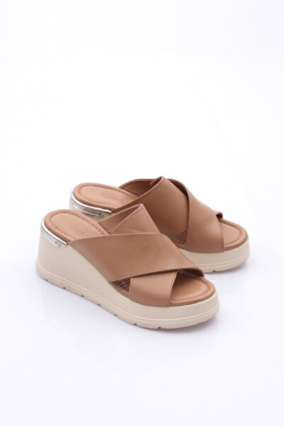 DGN Kadın Kalın Taban Terlik Capıcıno Hakiki Deri 2421035433993