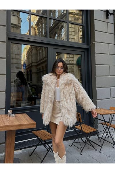 SONREİR Langer Pelzmantel mit Lammfell-Taschendetail