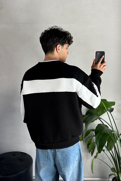 Flaw Wear Crew Neck Black Sweatshirt with Piping Transition