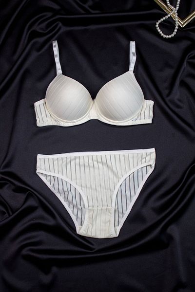 LikeSwan Σετ εσωρούχων Underwire Cream Filled Gatherer