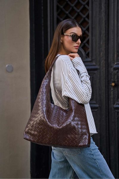 Madamra Braune Damen-Schultertasche aus gestricktem, gemustertem Bottega-Leder