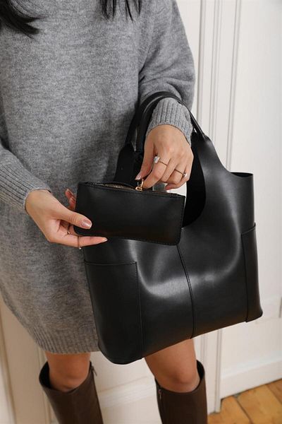 Madamra Schwarze Damen-Hand- und Umhängetasche mit Seitentaschen und Brieftaschendetail