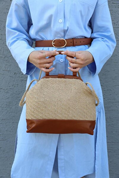 Madamra Tan Women's Magnet Cover Straw Hand and Shoulder Bag