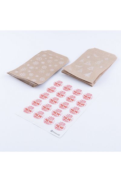 Bimotif Set of 20 Pine and Snow Patterned Paper Bags - Red Happy New Year Sticker