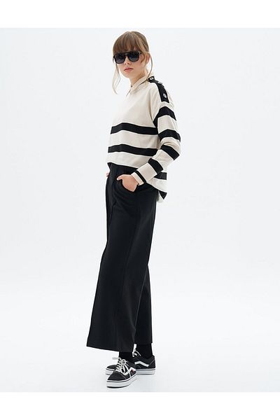Kayra High Waist anD Button DetaileD Black Trousers