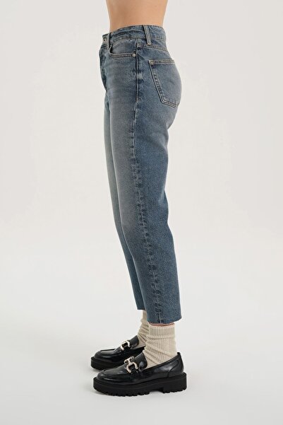 CROSS JEANS Eliza Orta Mavi Yüksek Bel Patı Düğmeli Paçası Kesikli Jean Pantolon C 4518-110