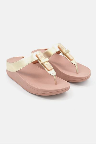 Fitflop صندل نسائي سهل الارتداء من الراتنج فينو، ذهبي