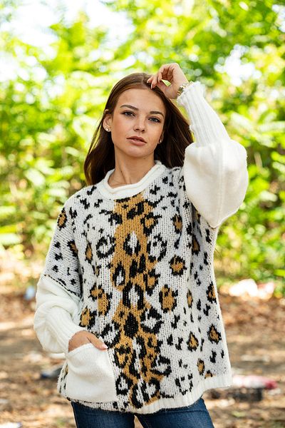 VerdeBlanco Pulover alb din tricotaj gros cu model leopard - detaliu buzunar