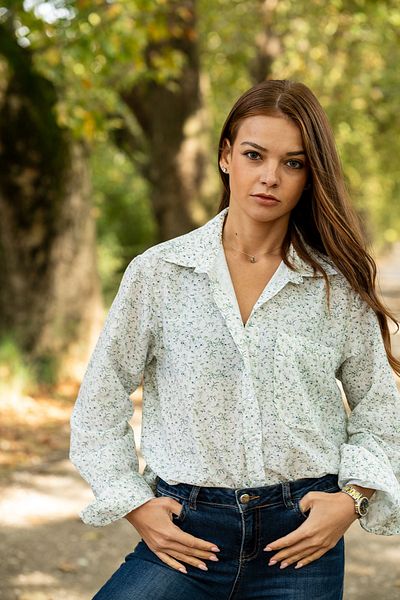 VerdeBlanco Cămașă relaxată cu mânecă lungă cu imprimeu floral digital Albă ca Zăpada