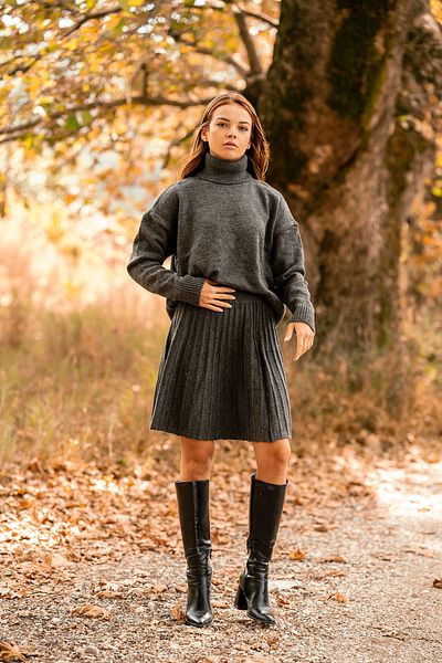 VerdeBlanco Anthracite Ribbed Skirt and Turtleneck Knitwear Sweater Set