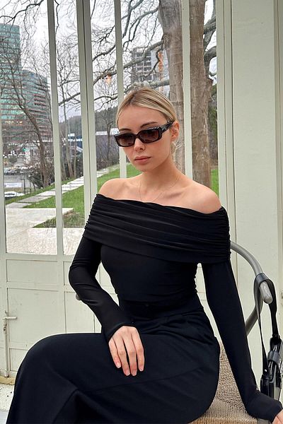 Swist Dámská halenka s otevřeným límcem Madonna v černém Fels