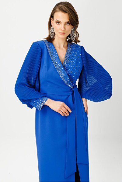 Moda İlgi Модальні рукави з пілісированою обробкою та каменем на сукні Saks