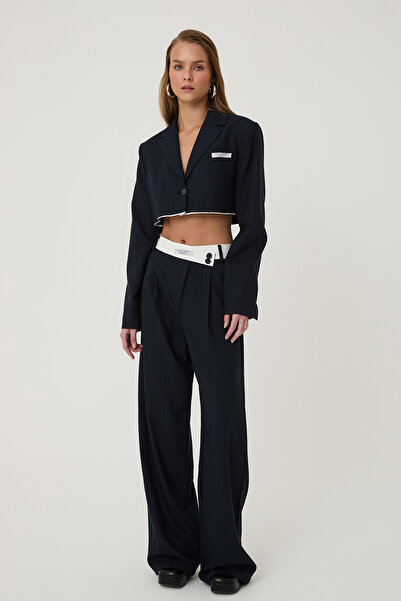 Quzu Kesik Detaylı Çizgili Crop Blazer Ceket Lacivert