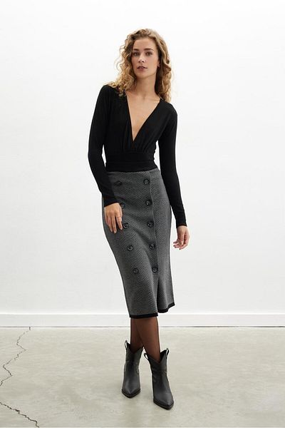Peraluna Fustă CHESHIRE Styleboom X Peraluna Fustă tricotajă de damă cu lungime midi cu model în spină de pește - neagră