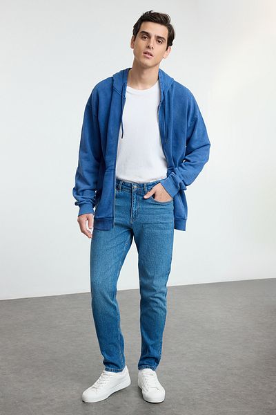 Trendyol Collection Mittelblaue Comfort Fit Essential Jeans – TMNAW25JE00008