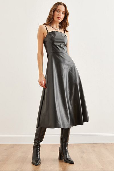 Olalook Damen-Midi-Kunstleder-Glockenkleid mit schwarzen Trägern und seitlichem Reißverschluss ELB- 19002272