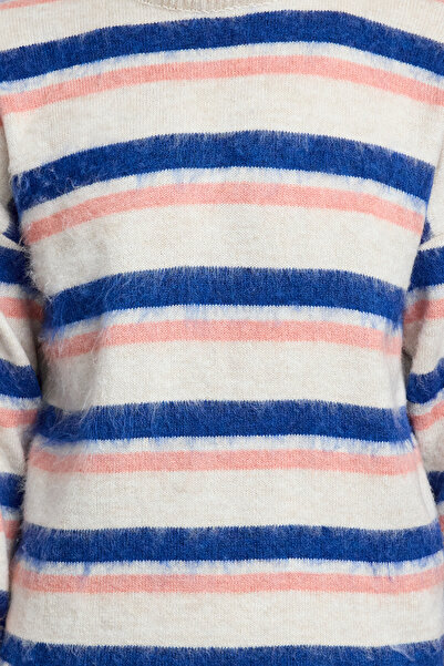 Trendyol Collection Túlméretes csíkos kötöttáru pulóver - nyakú, többszínű TMNAW25KZ00048