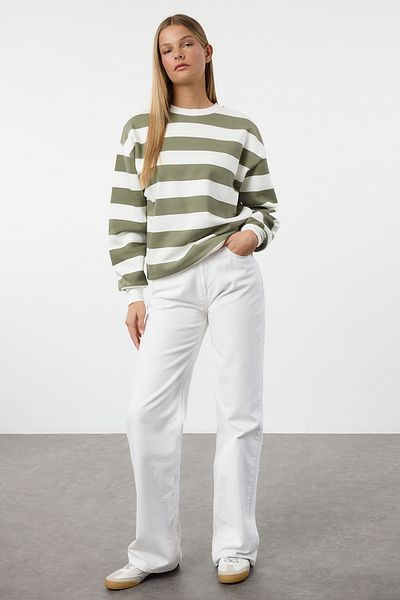 Trendyol Collection Silná vnitřní mikina z khaki pruhovaného fleecu – s výstřihem, Regular Fit Twoaw25Sw00231