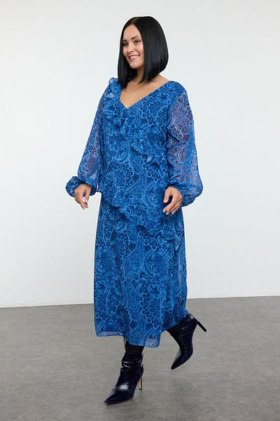 Trendyol Curve Marineblaues, gewebtes Chiffon-Kleid in Übergröße TBBAW25AH00089