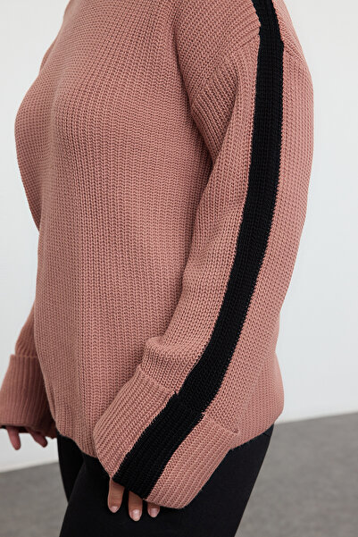 Trendyol Curve Dried Rose Knitwear Sweater - Stripe Detailed and Folded Sleeve Tbbaw25An00052