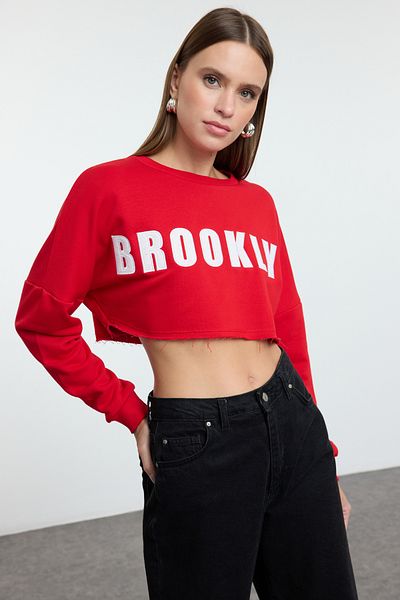 Trendyol Collection Red Applique Embroidered Relaxed Super Crop Thick Knitted Sweatshirt Twoaw25Sw00279