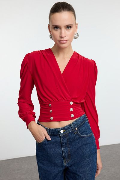 Trendyol Collection Red Crop Button részletes kötött blúz TPRAW25BZ00045