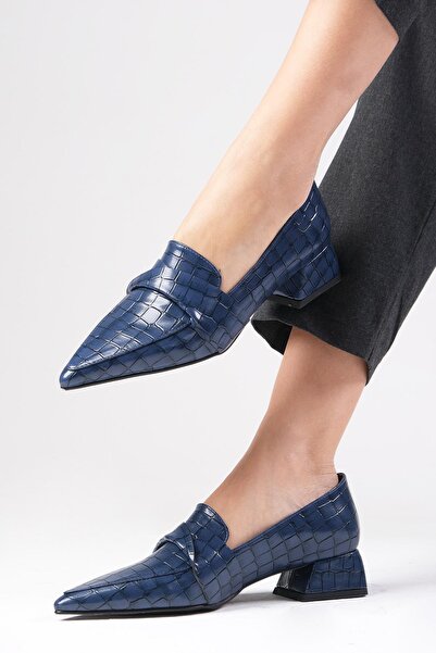 Mio Gusto Жіночі туфлі Vilda темно-синього кольору з гострим носком на коротких підборах