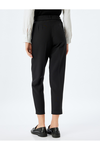 Koton Cepli Kemer Detaylı Kısa Paça Cigarette Kumaş Pantolon