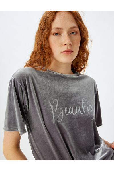 Koton Tricou din catifea lucioasă, cu mânecă scurtă, cu detaliu de broderie