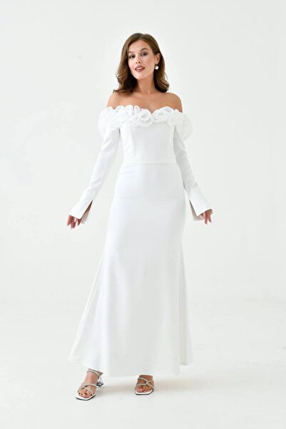 BK BOUTİQUE Kayık Yaka Uzun Kol Gül Detaylı Uzun Abiye Elbise