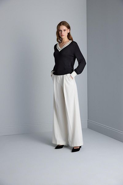 JOIN US Pulover negru din tricot cu decolteu în V brodat cu piatră