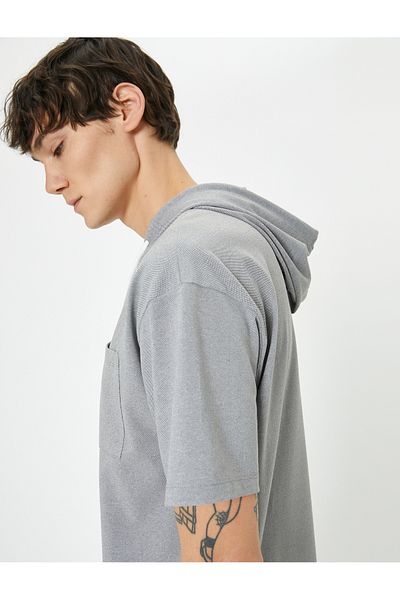 Koton T-Shirt mit Kapuze, Taschendetail, kurze Ärmel, bequeme Passform
