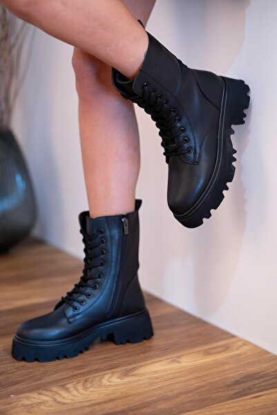 sovrana Black Lace Detailed Boots