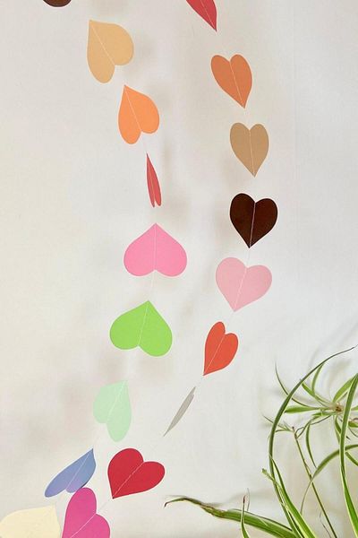 Le Mabelle Multicolored Heart Chain Party Decoration