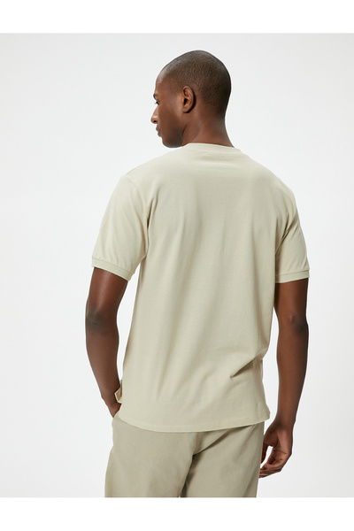 Koton Μπλουζάκι με γιακά που κυριαρχεί με κοντό μανίκι με μισό φερμουάρ