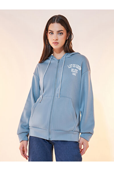 Styli سترة كبيرة الحجم بغطاء رأس وطبعة نصية