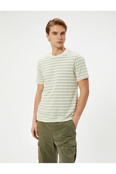Koton Μπλουζάκι με λαιμόκοψη με υφή Basic Blended