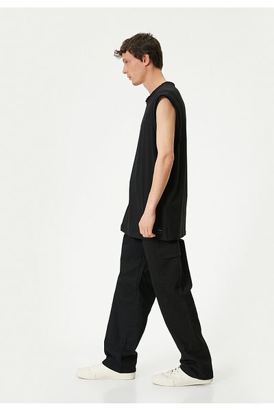 Koton Αμάνικο μπλουζάκι Crew Neck Basic - με κούφιο μανίκι και λεπτομέρεια ετικέτας