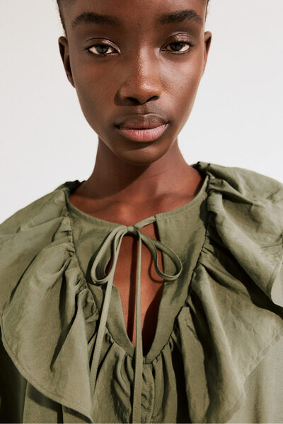 H&M Yakası Fırfırlı Elbise