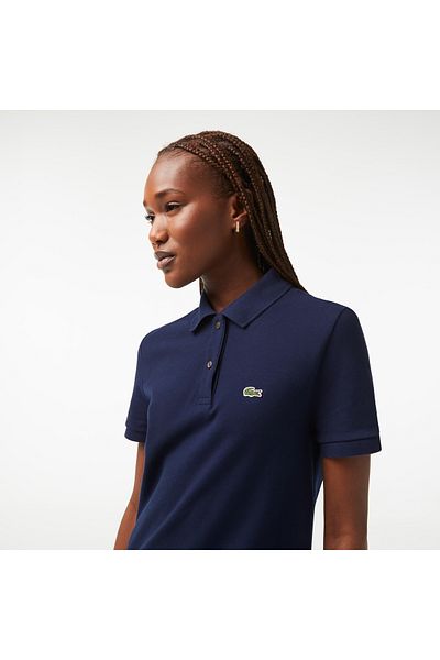 Lacoste فستان نسائي مستقيم مناسب بياقة بولو باللون الأزرق الداكن