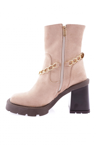 DGN Yuvarklak Burun Zincir Detaylı Kadın Topuklu Bot Bej Fediye Süet 26543285
