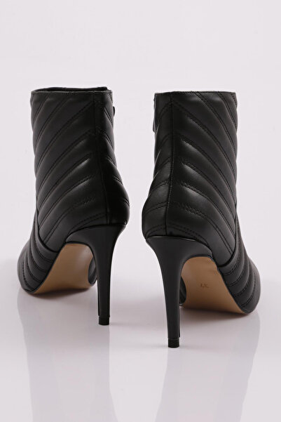 DGN Sivri Burun Ince Topuklu Bot Siyah Kapitone 2322223166